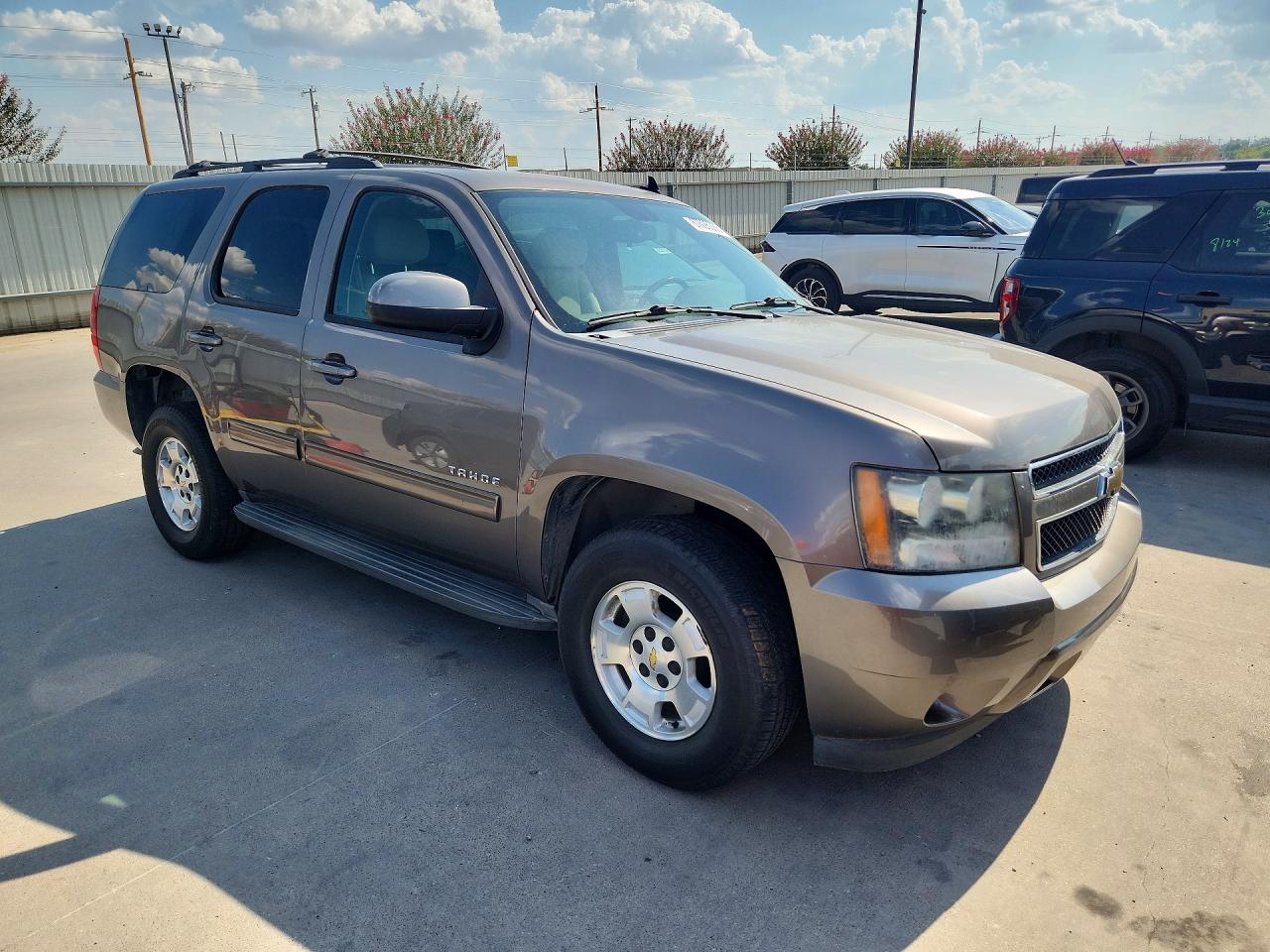 2011 Chevrolet Tahoe C1500 Ls Gray vin: 1GNSCAE08BR392181