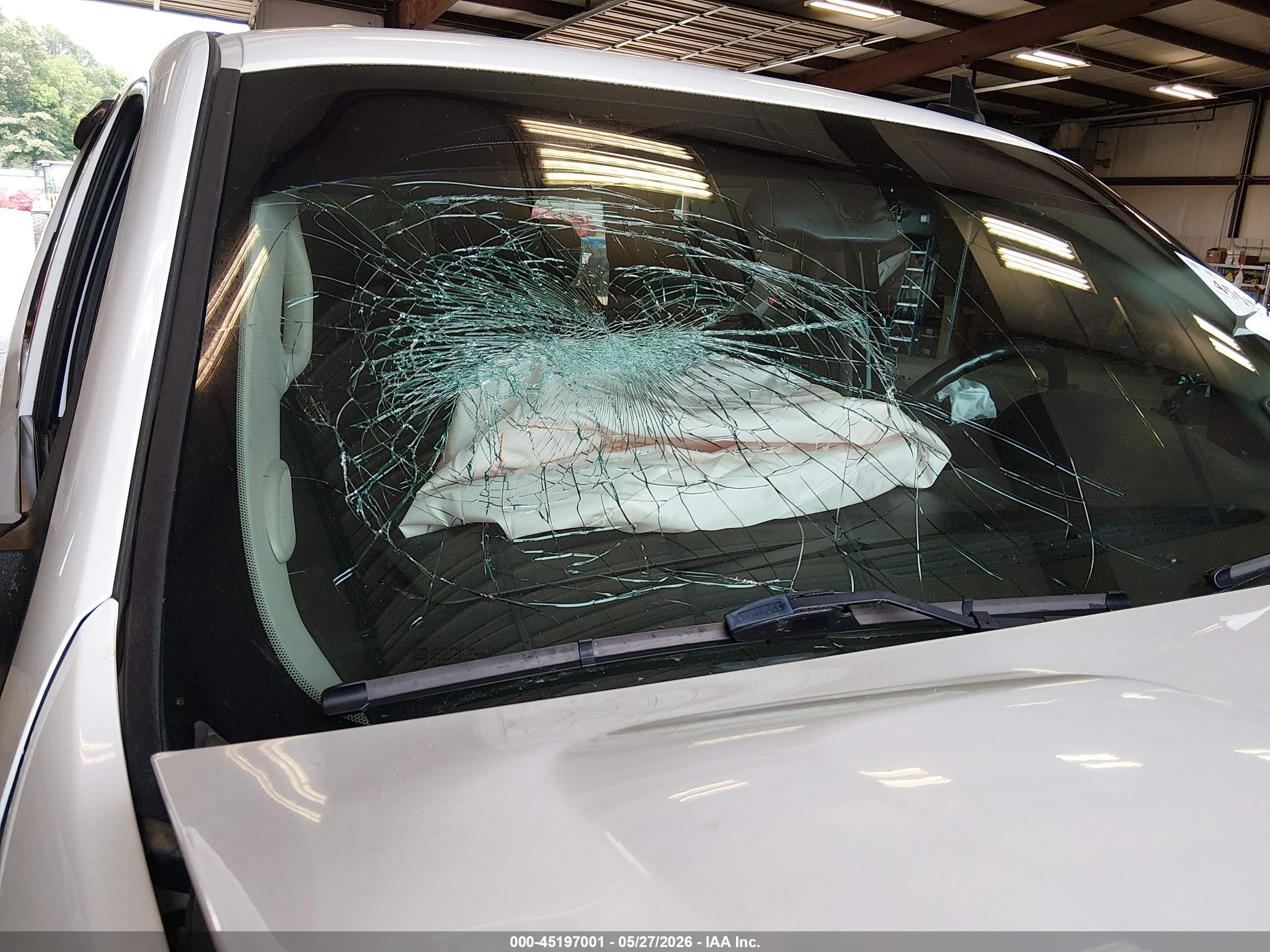 2013 Chevrolet Tahoe Ls White vin: 1GNSCAE08DR367722