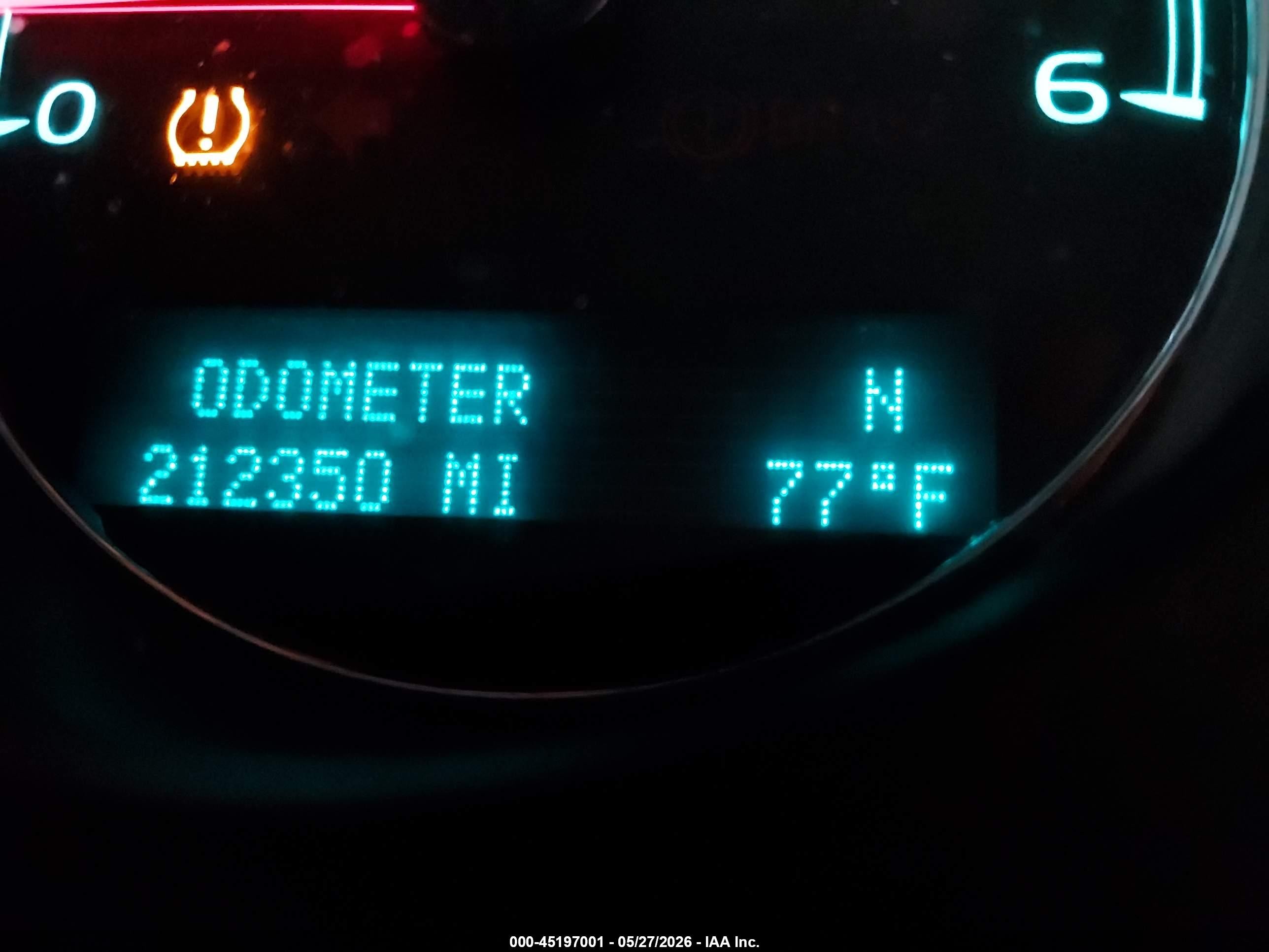 2013 Chevrolet Tahoe Ls White vin: 1GNSCAE08DR367722