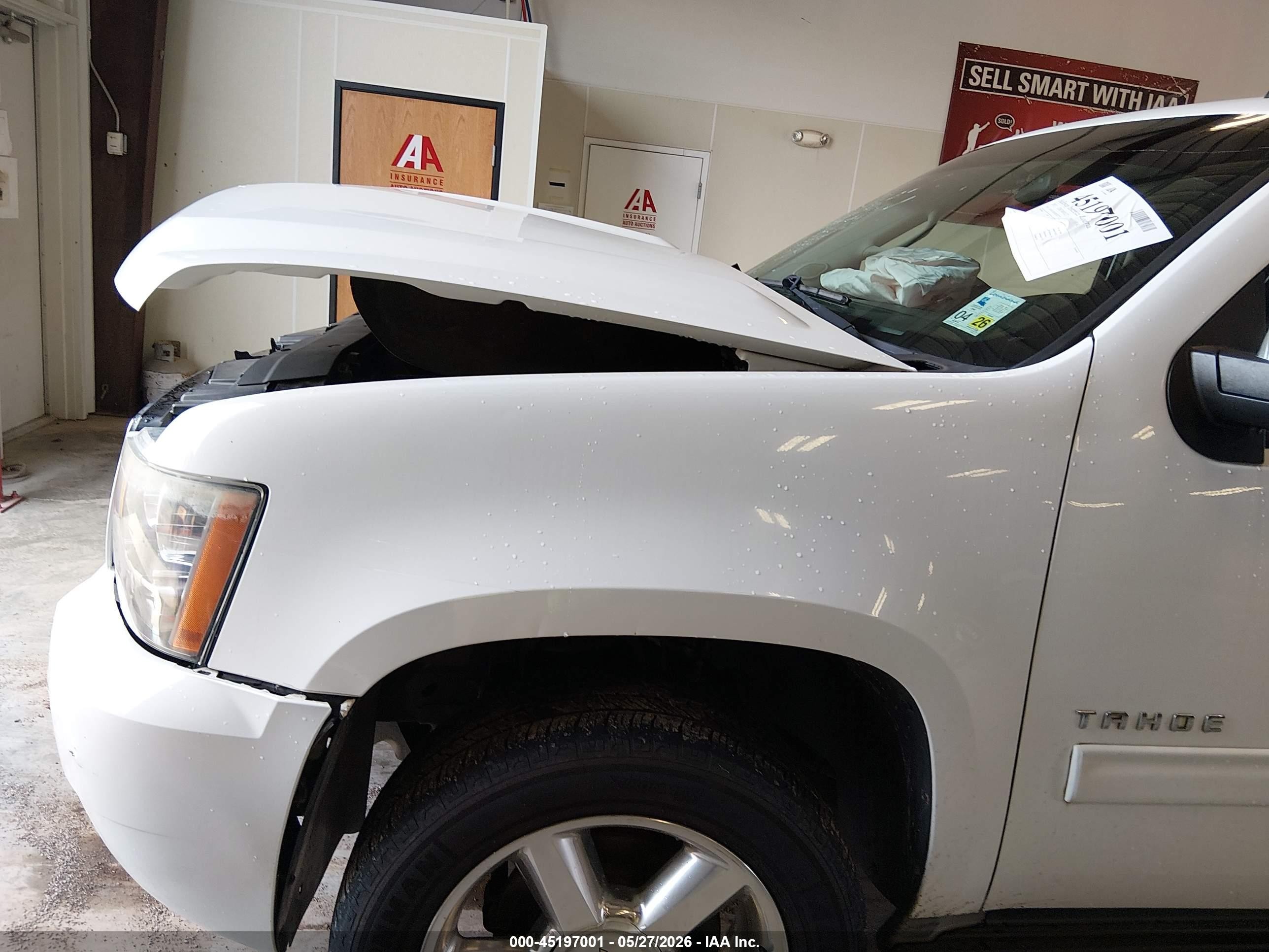 2013 Chevrolet Tahoe Ls White vin: 1GNSCAE08DR367722