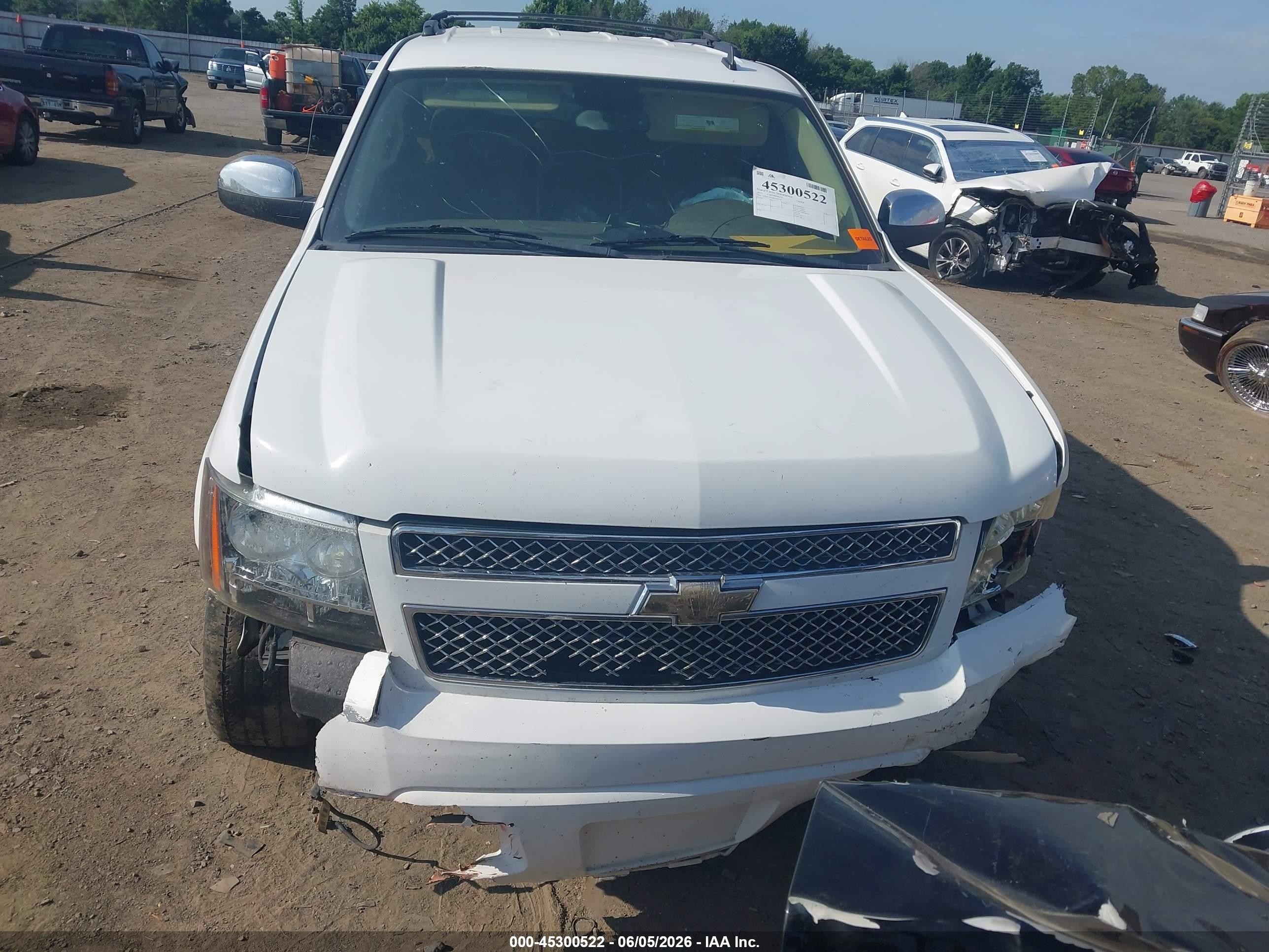 2011 Chevrolet Tahoe Ls White vin: 1GNSCAE09BR395218