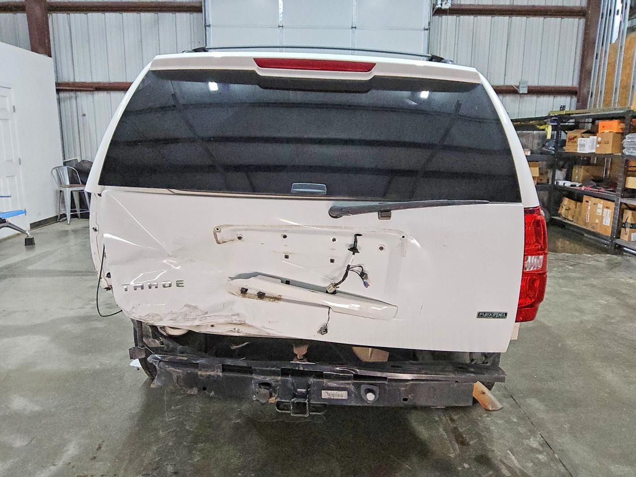 2011 Chevrolet Tahoe C1500 Ls White vin: 1GNSCAE0XBR158429