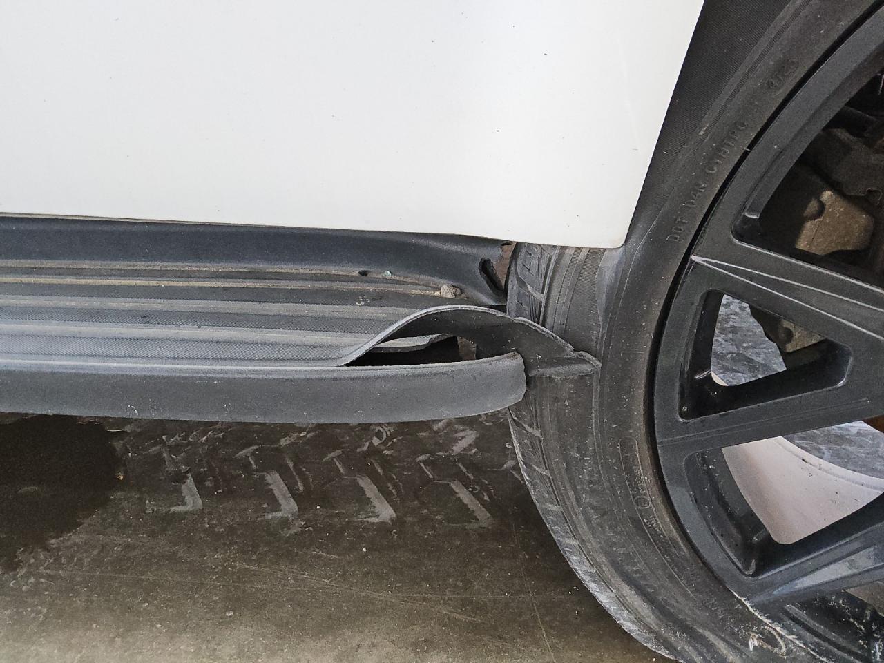 2011 Chevrolet Tahoe C1500 Ls White vin: 1GNSCAE0XBR158429 Damage: Left Running Board, Broken, Replacement Required