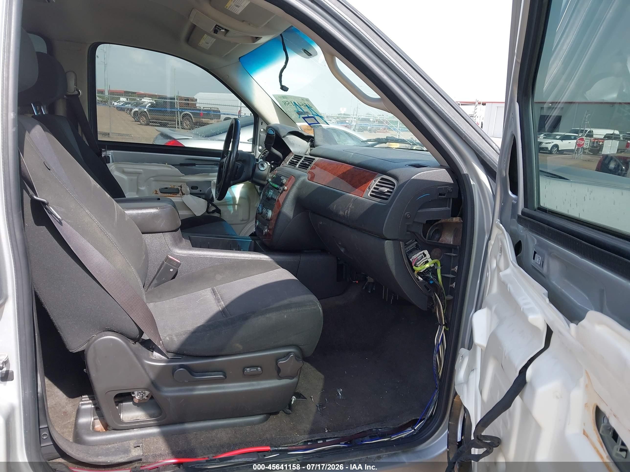 2011 Chevrolet Tahoe Ls Silver vin: 1GNSCAE0XBR176834