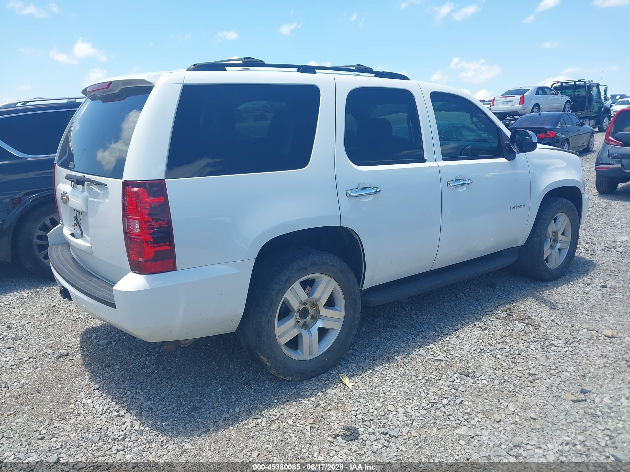 2011 Chevrolet Tahoe Ls White vin: 1GNSCAE0XBR377679
