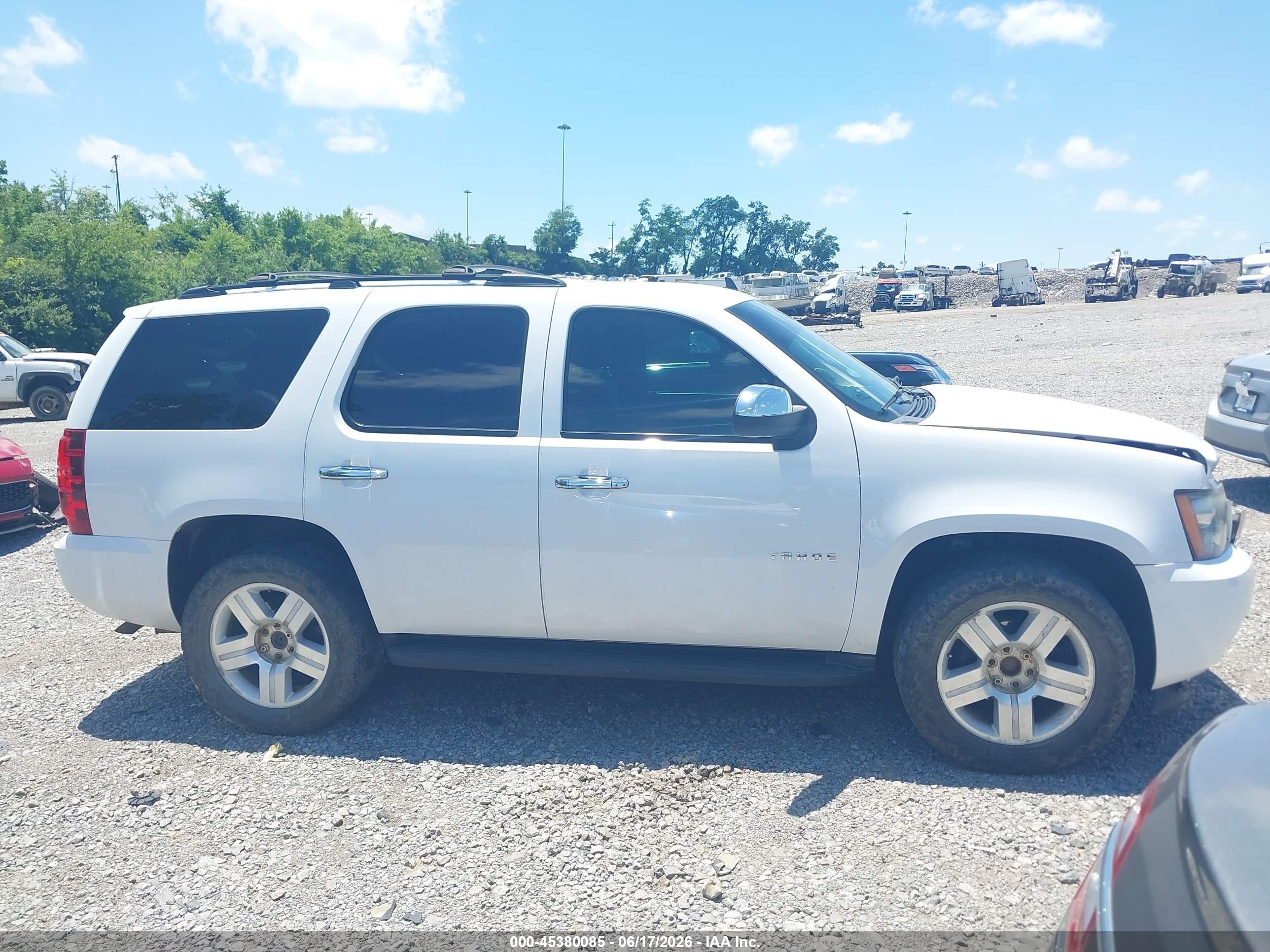 2011 Chevrolet Tahoe Ls White vin: 1GNSCAE0XBR377679