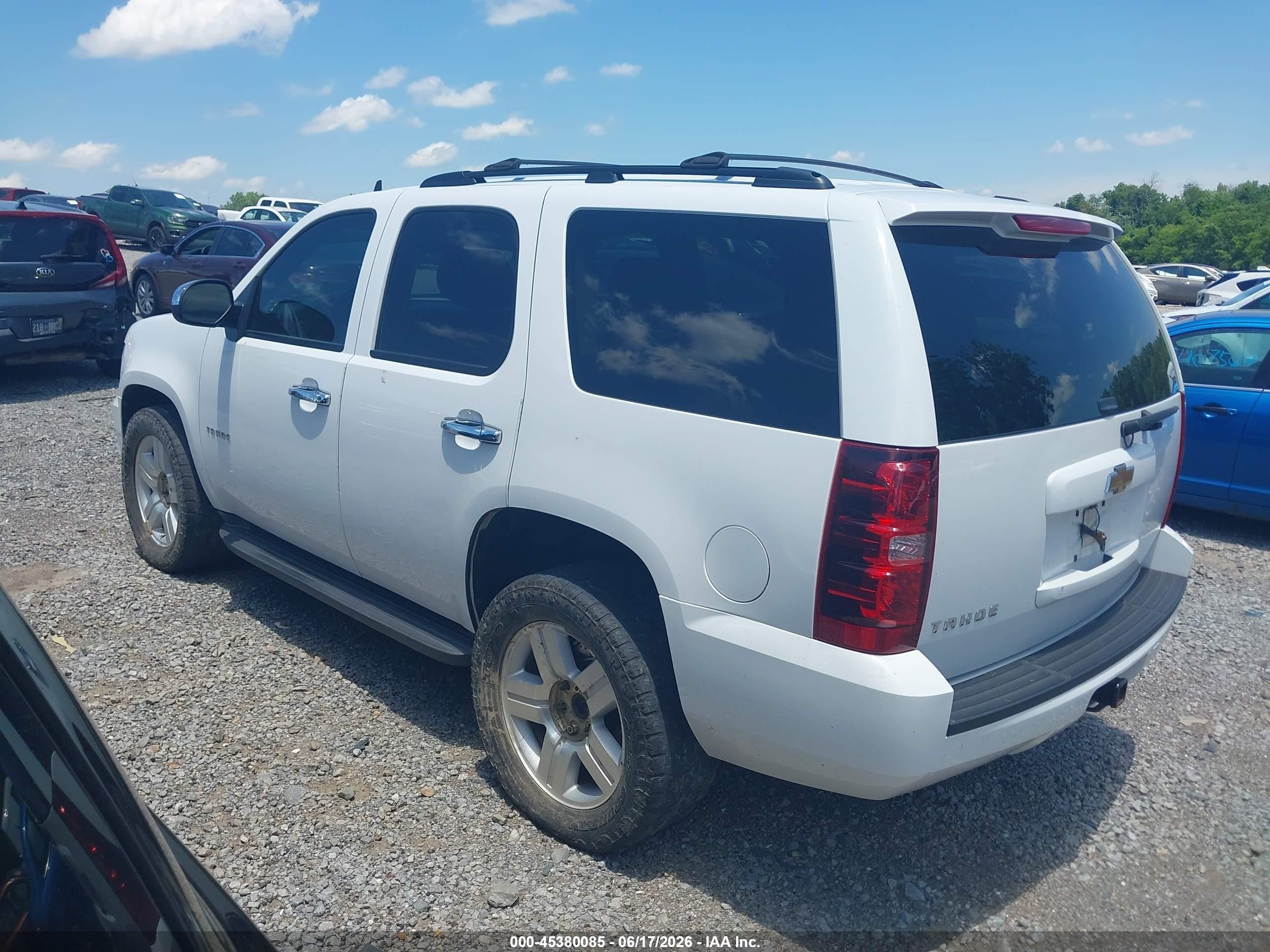 2011 Chevrolet Tahoe Ls White vin: 1GNSCAE0XBR377679