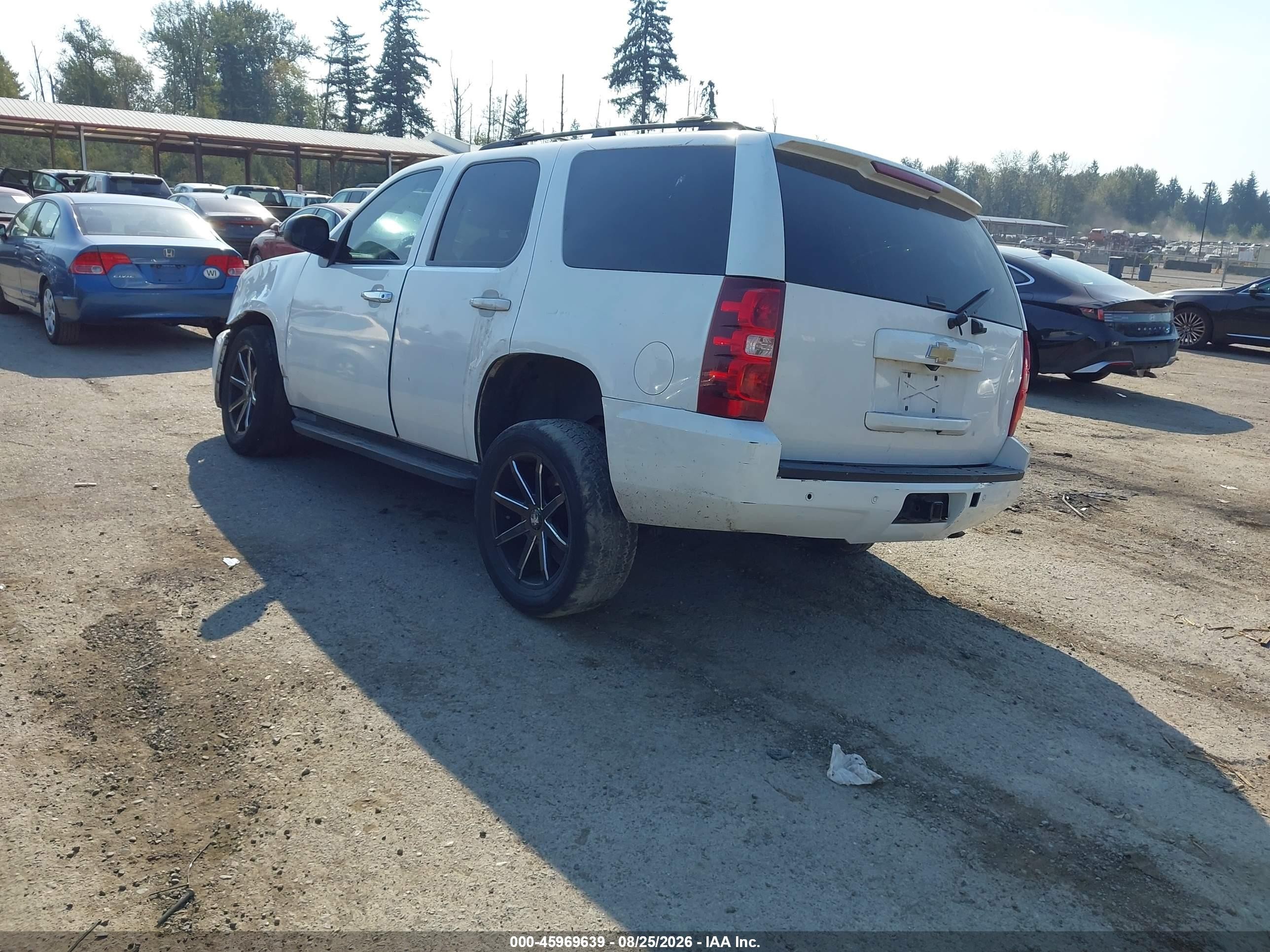 2011 Chevrolet Tahoe Ls White vin: 1GNSCAE0XBR390576
