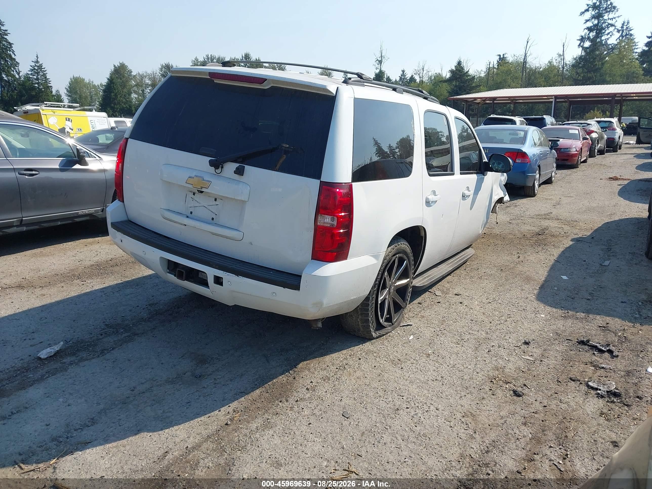 2011 Chevrolet Tahoe Ls White vin: 1GNSCAE0XBR390576