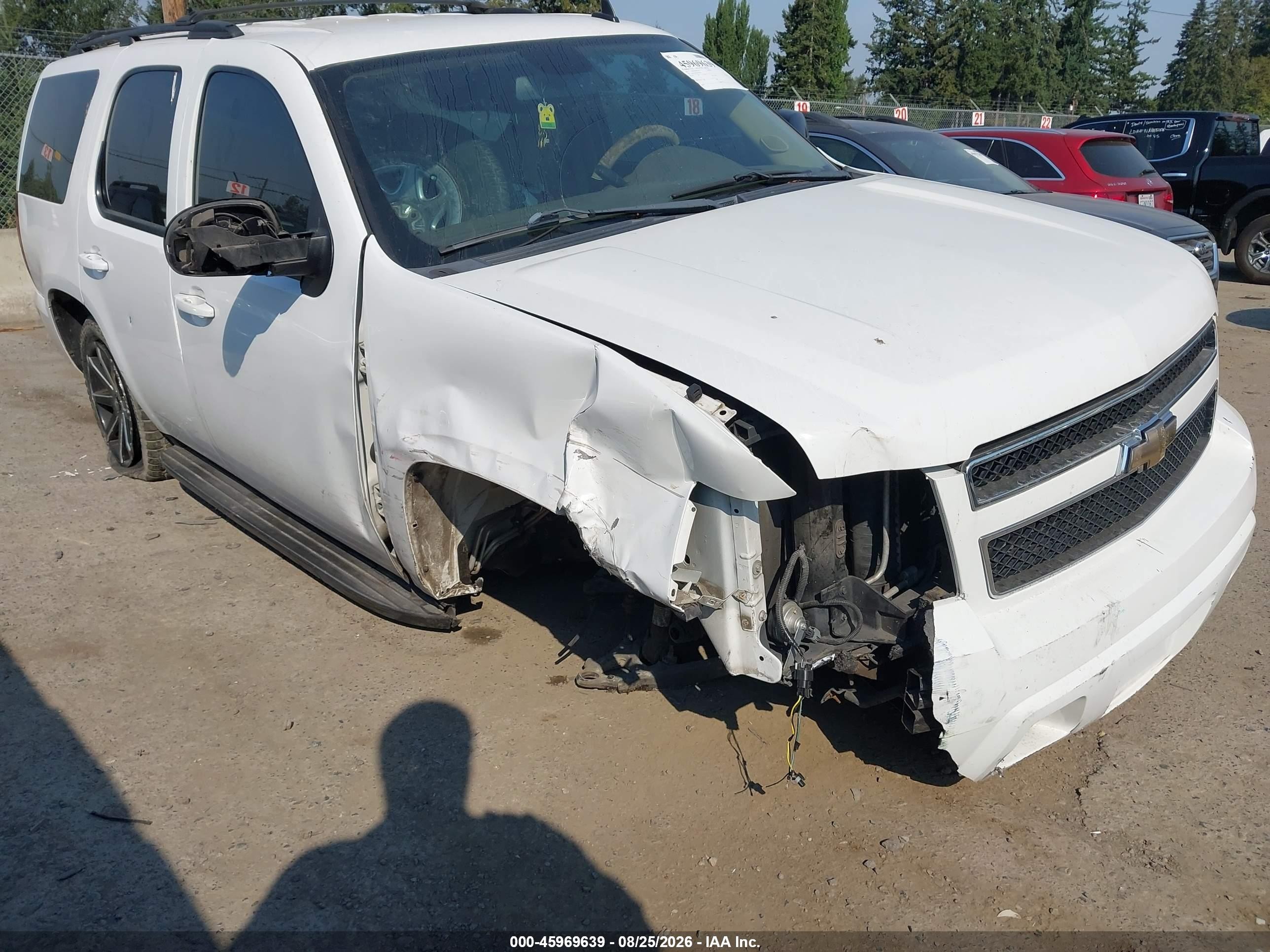 2011 Chevrolet Tahoe Ls White vin: 1GNSCAE0XBR390576