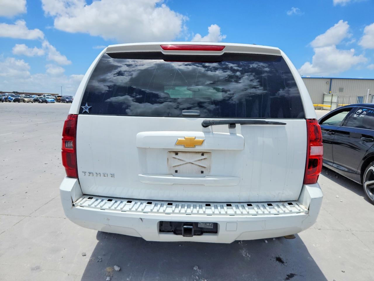 2013 Chevrolet Tahoe C1500 Ls White vin: 1GNSCAE0XDR345530