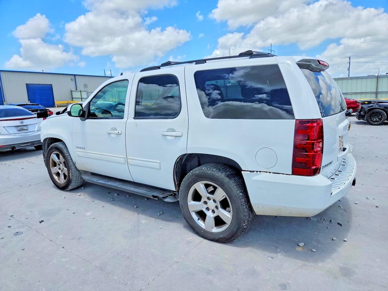 2013 Chevrolet Tahoe C1500 Ls White vin: 1GNSCAE0XDR345530