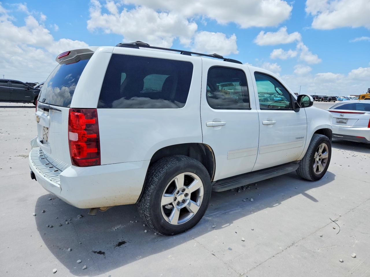 2013 Chevrolet Tahoe C1500 Ls White vin: 1GNSCAE0XDR345530