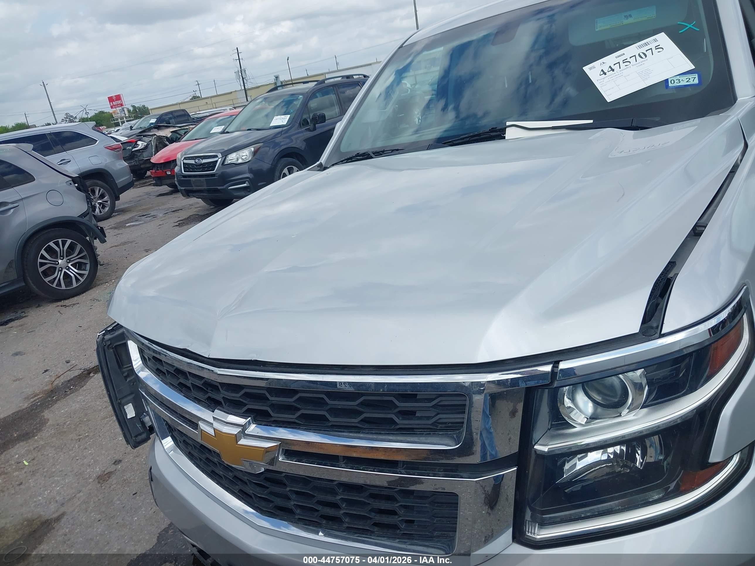 2018 Chevrolet Tahoe Ls Серебряный vin: 1GNSCAKC1JR258688