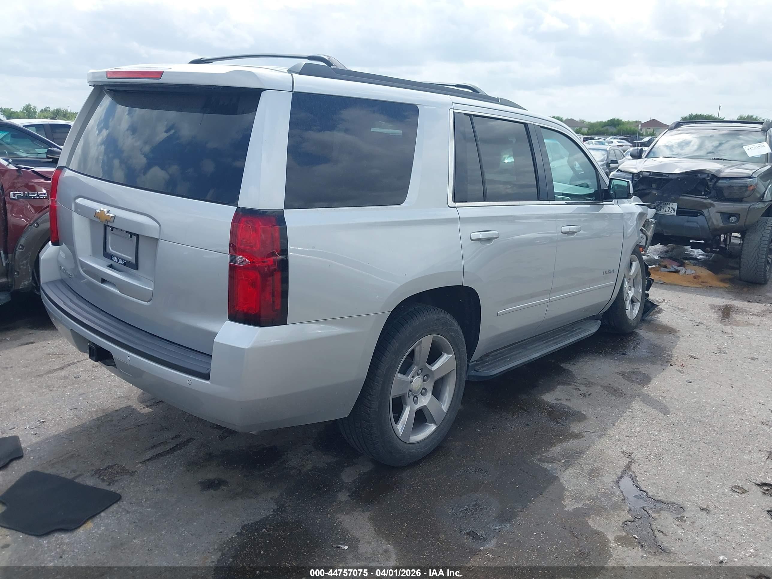 2018 Chevrolet Tahoe Ls Серебряный vin: 1GNSCAKC1JR258688