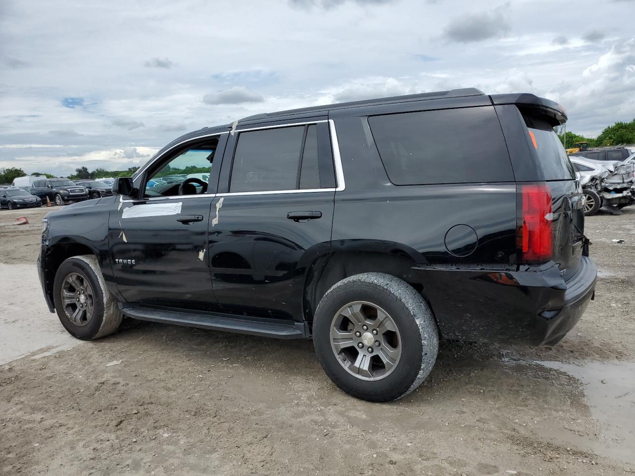 2018 Chevrolet Tahoe C1500 Ls Черный vin: 1GNSCAKC2JR392304