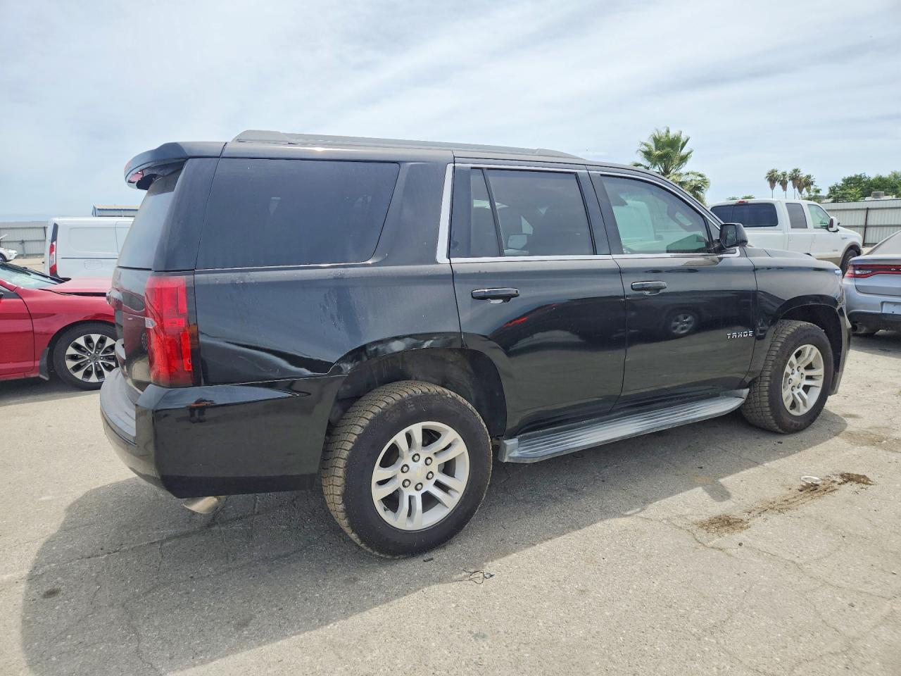 2017 Chevrolet Tahoe C1500 Ls Черный vin: 1GNSCAKC3HR164936