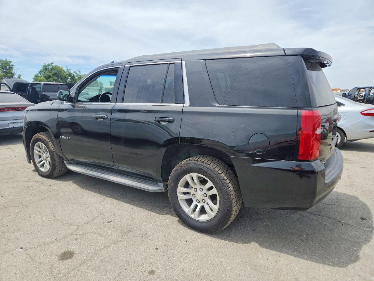 2017 Chevrolet Tahoe C1500 Ls Черный vin: 1GNSCAKC3HR164936