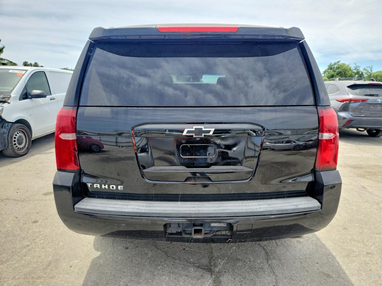 2017 Chevrolet Tahoe C1500 Ls Черный vin: 1GNSCAKC3HR164936