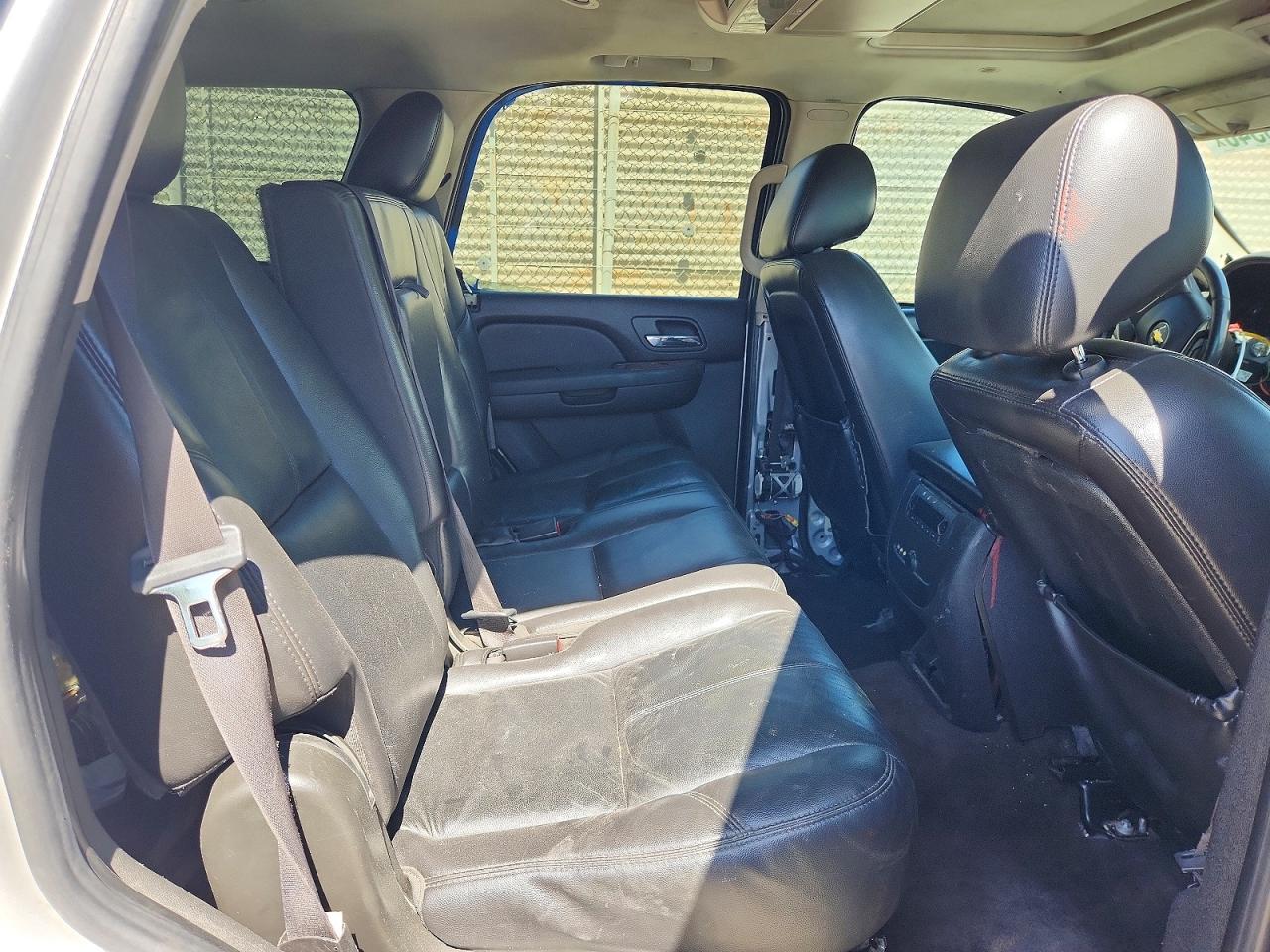 2011 Chevrolet Tahoe C1500 Lt Silver vin: 1GNSCBE00BR111724