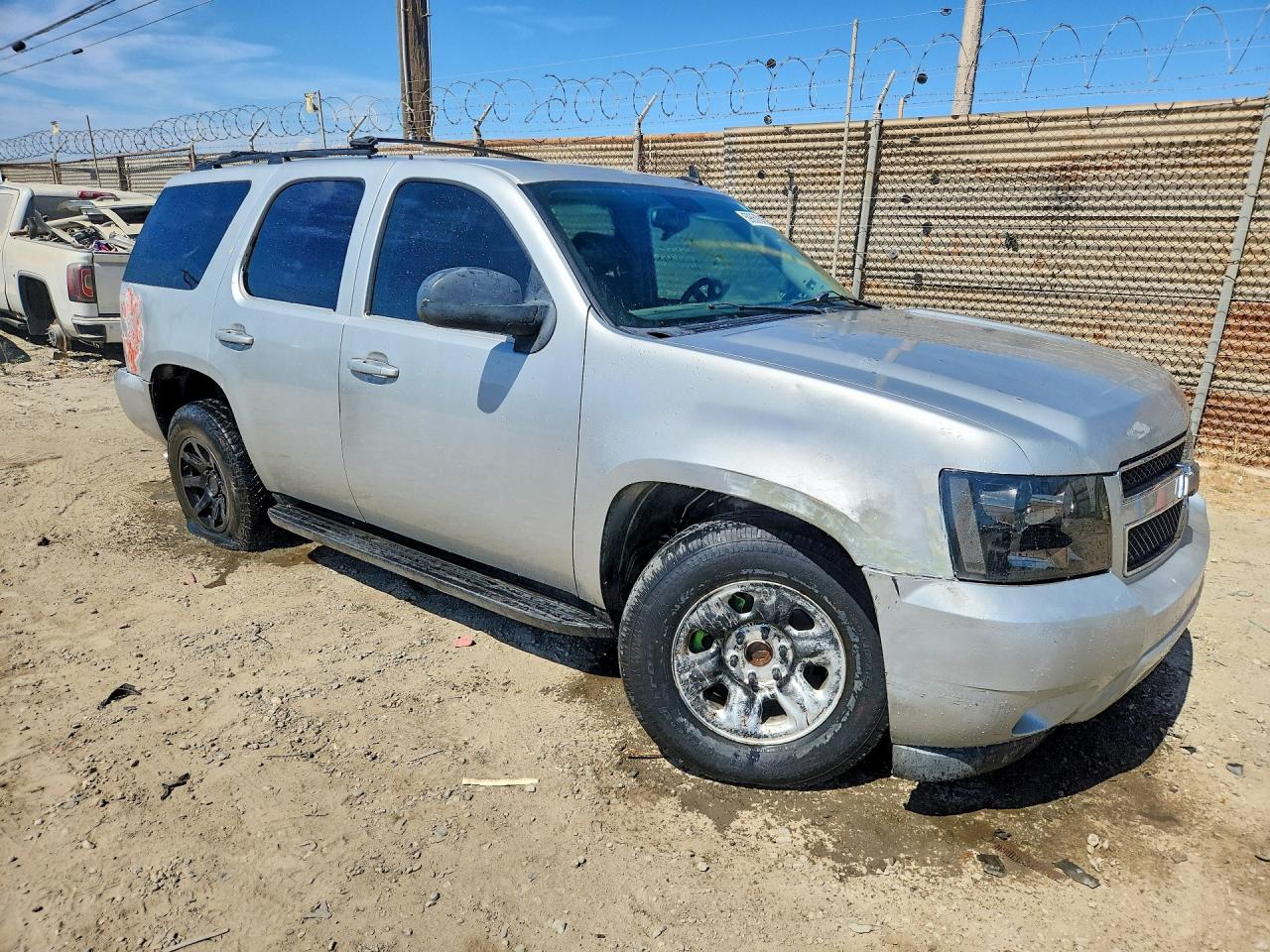 2011 Chevrolet Tahoe C1500 Lt Silver vin: 1GNSCBE00BR111724
