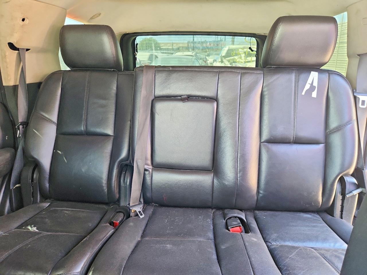 2011 Chevrolet Tahoe C1500 Lt Silver vin: 1GNSCBE00BR111724