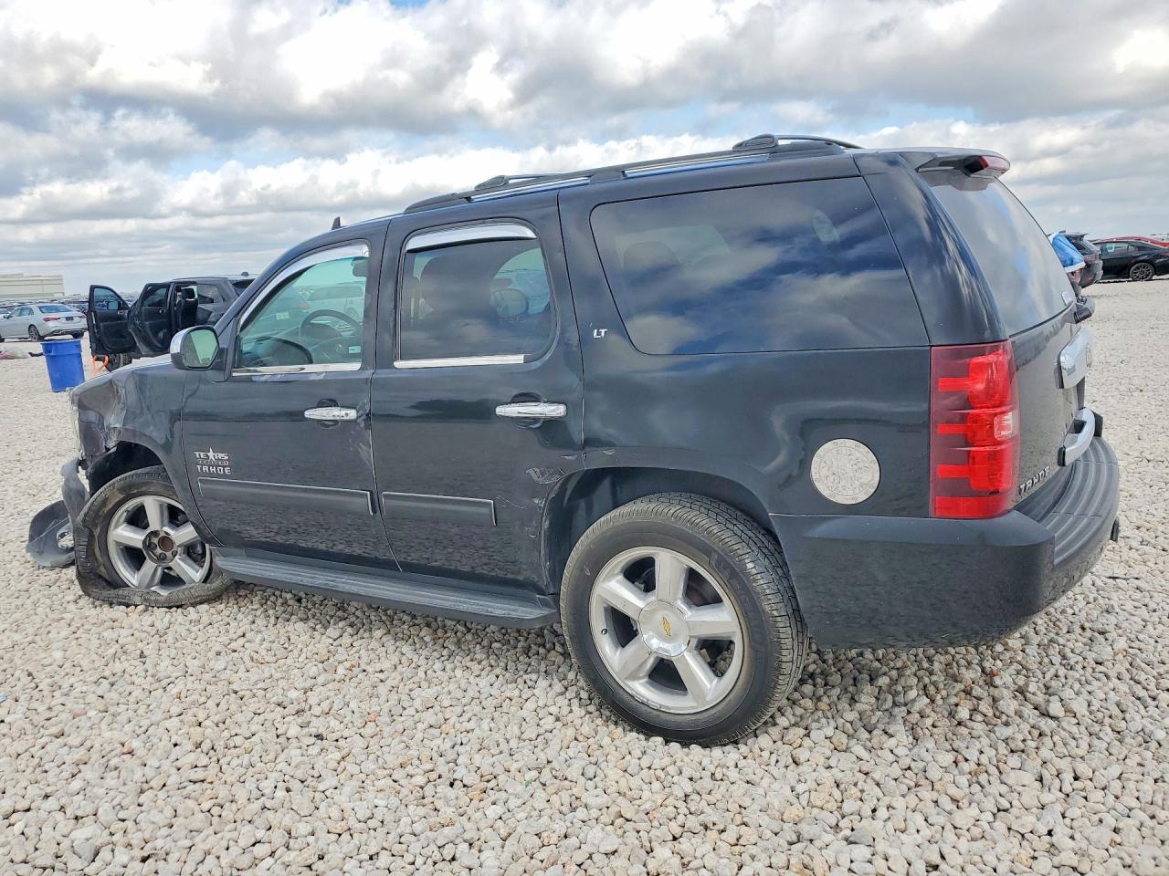 2011 Chevrolet Tahoe C1500 Lt Черный vin: 1GNSCBE00BR139183