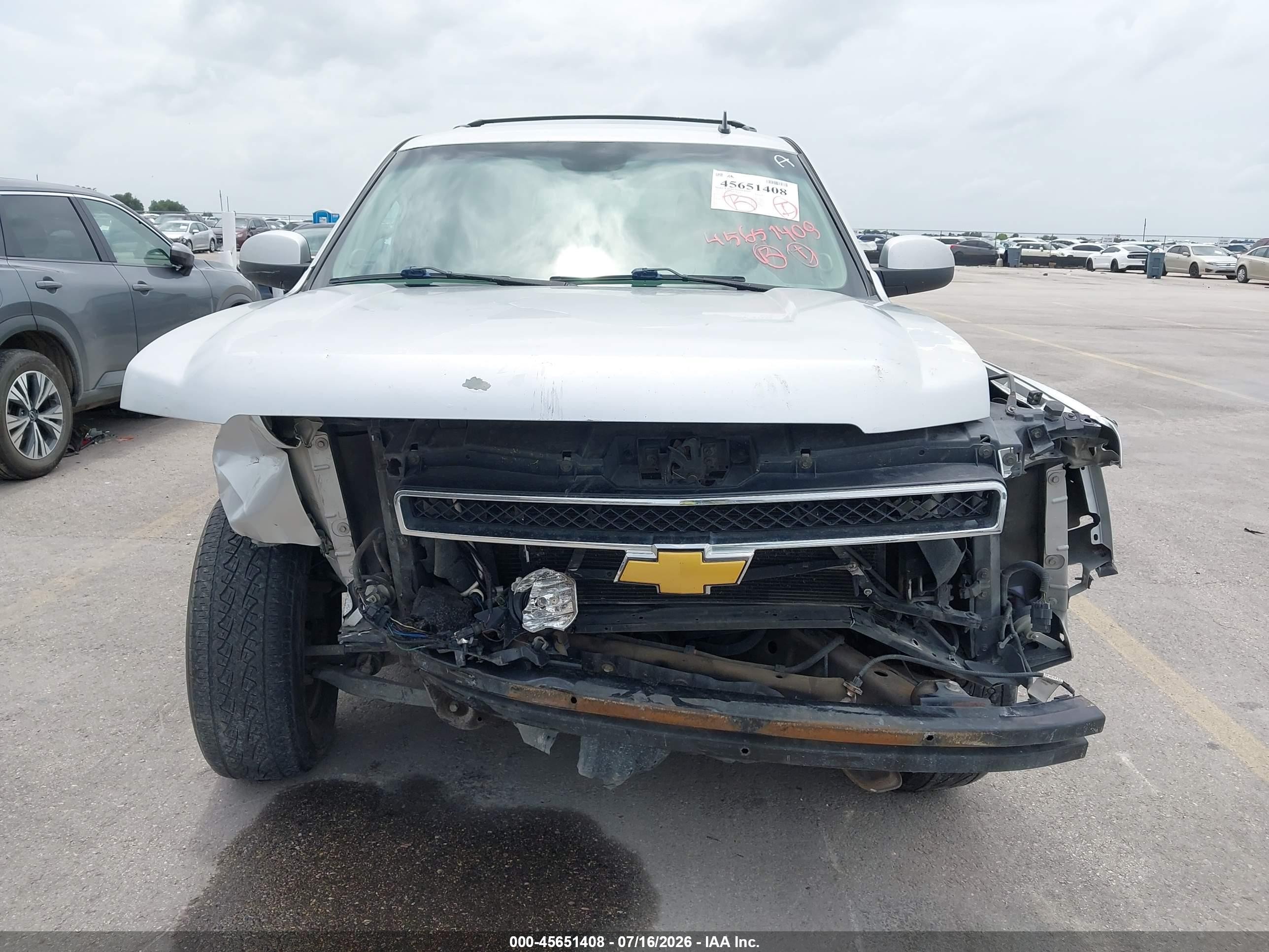 2011 Chevrolet Tahoe Lt Silver vin: 1GNSCBE00BR253586