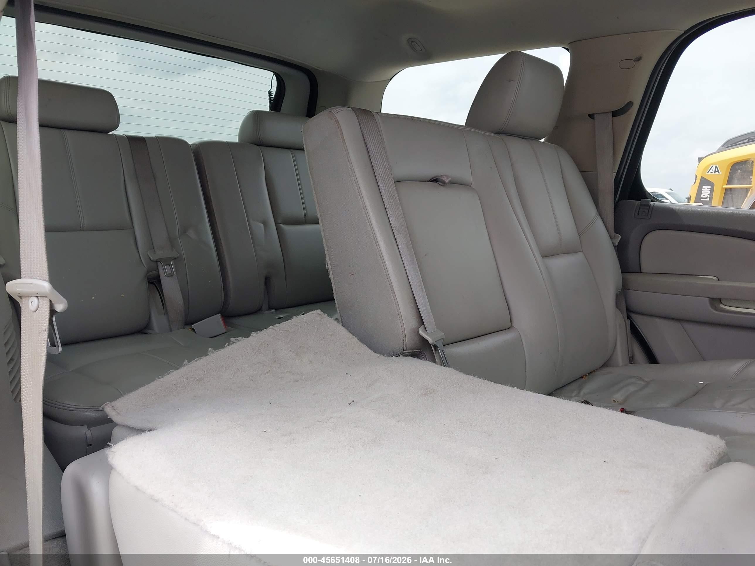 2011 Chevrolet Tahoe Lt Silver vin: 1GNSCBE00BR253586