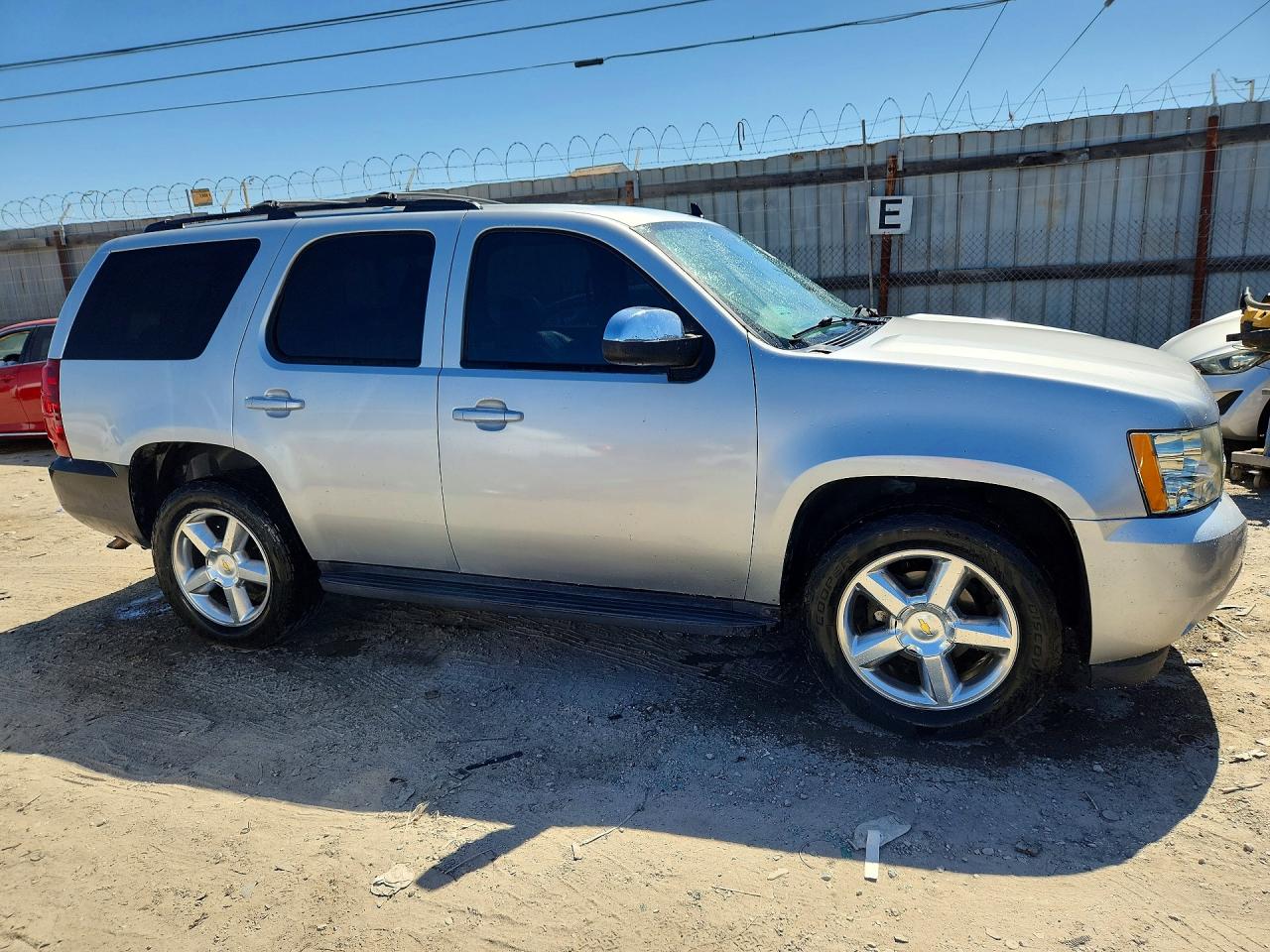 2011 Chevrolet Tahoe C1500 Lt Silver vin: 1GNSCBE00BR257010