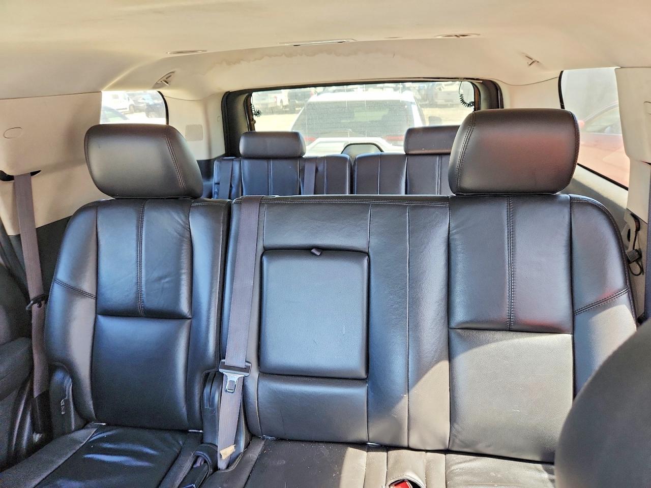 2011 Chevrolet Tahoe C1500 Lt Silver vin: 1GNSCBE00BR257010
