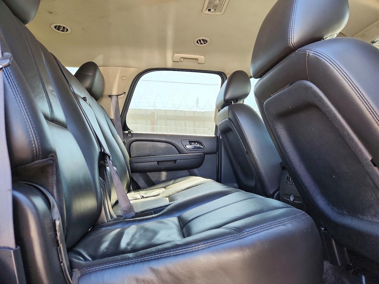 2011 Chevrolet Tahoe C1500 Lt Silver vin: 1GNSCBE00BR257010