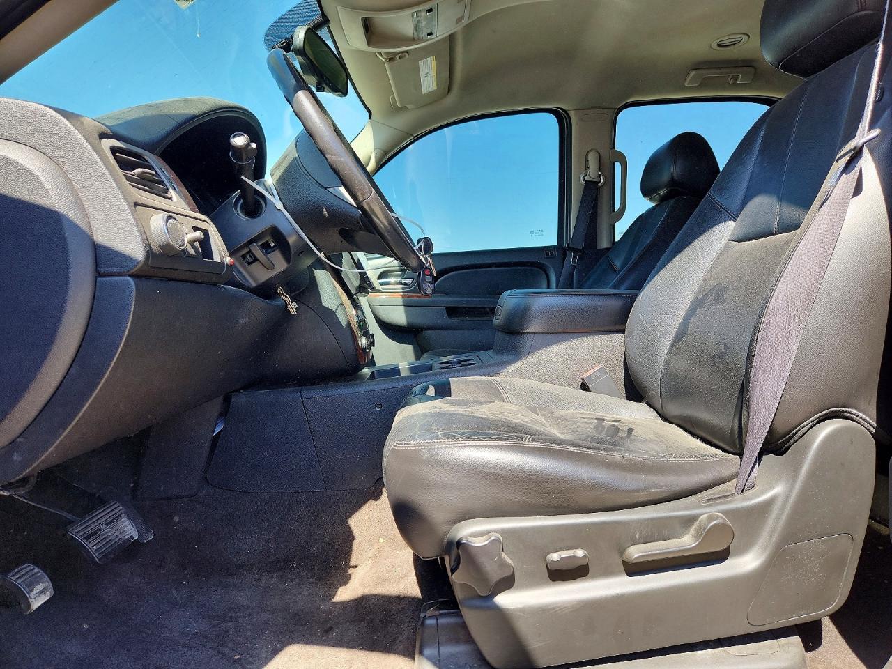 2011 Chevrolet Tahoe C1500 Lt Silver vin: 1GNSCBE00BR257010