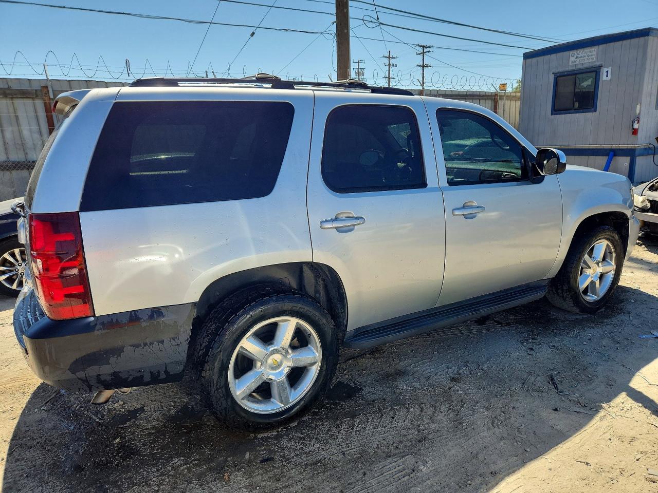 2011 Chevrolet Tahoe C1500 Lt Silver vin: 1GNSCBE00BR257010