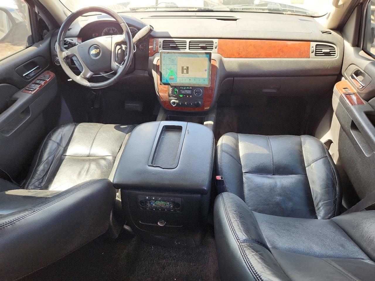 2011 Chevrolet Tahoe C1500 Lt Silver vin: 1GNSCBE00BR257010