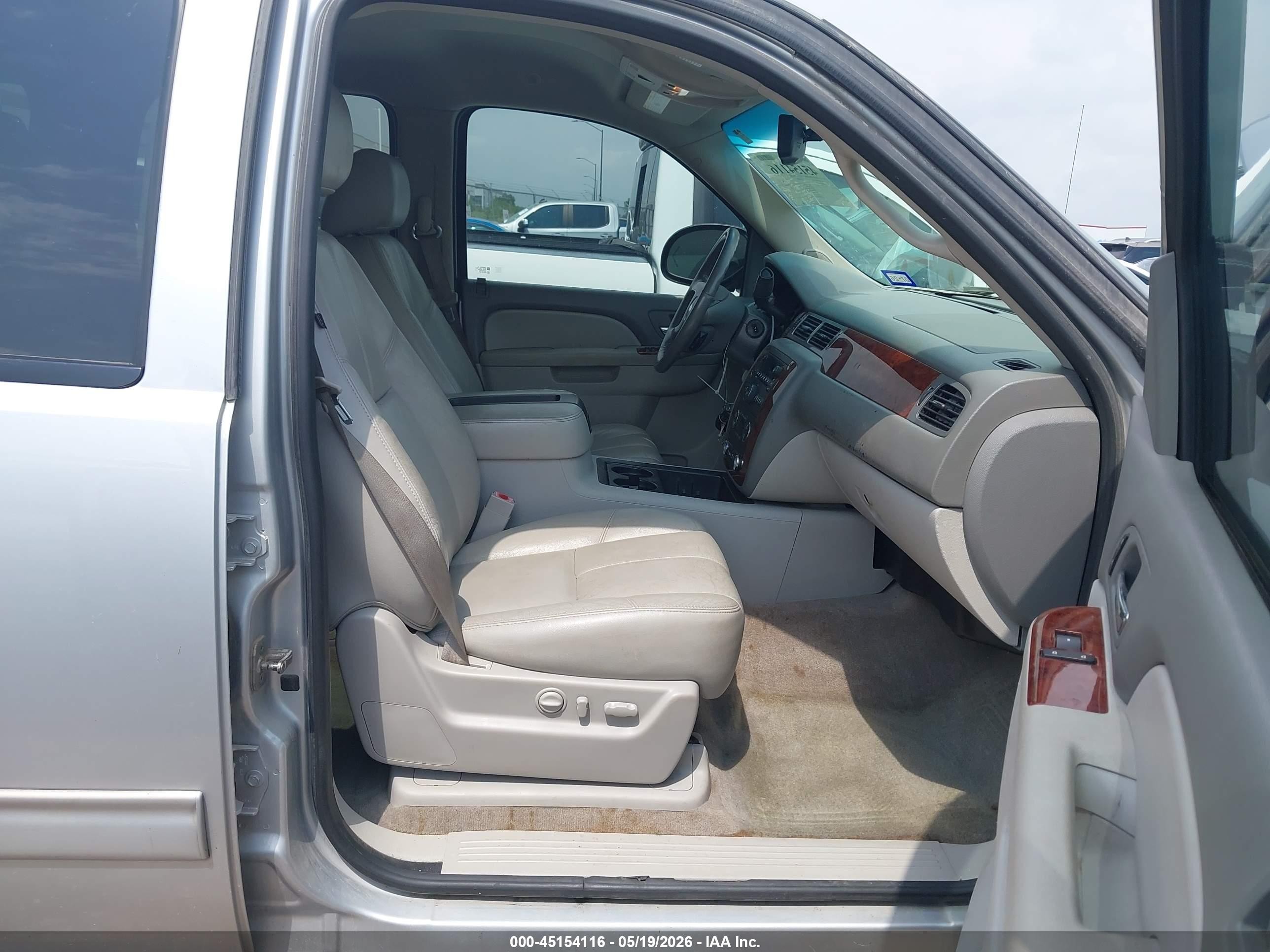 2012 Chevrolet Tahoe Lt Silver vin: 1GNSCBE00CR142277