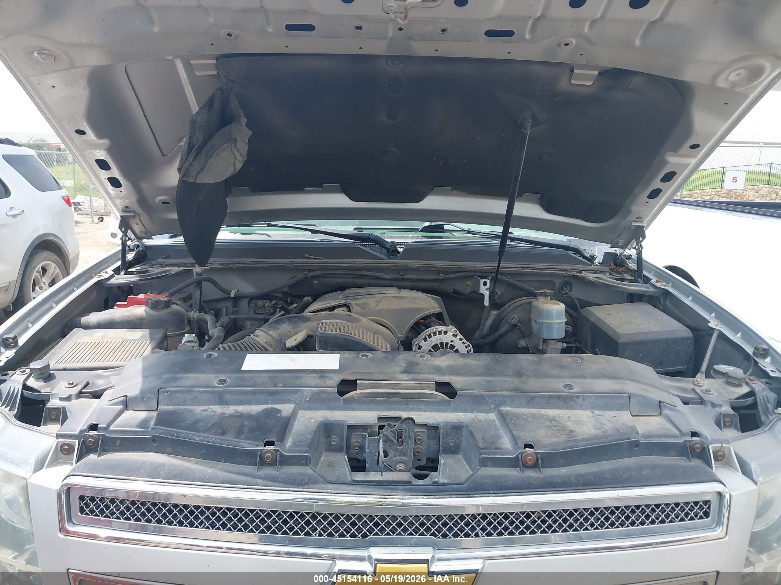 2012 Chevrolet Tahoe Lt Silver vin: 1GNSCBE00CR142277