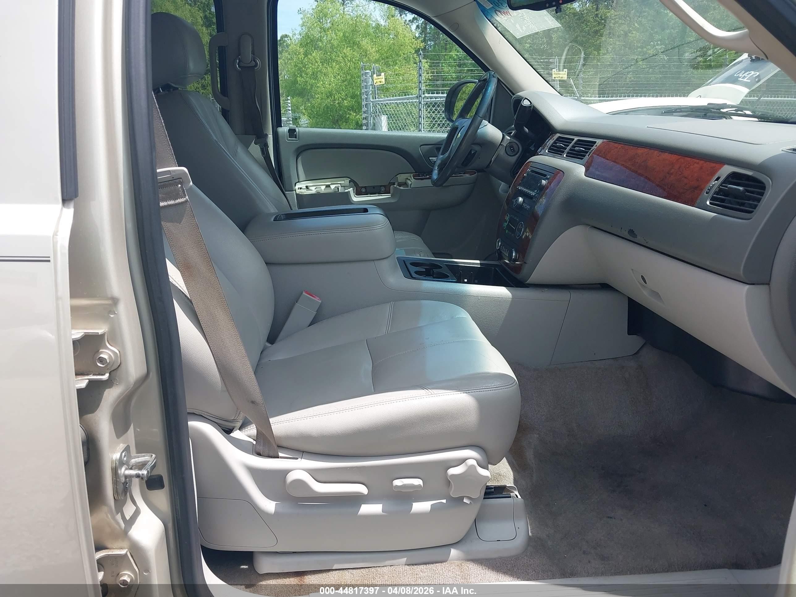 2013 Chevrolet Tahoe Lt Золотой vin: 1GNSCBE00DR317130