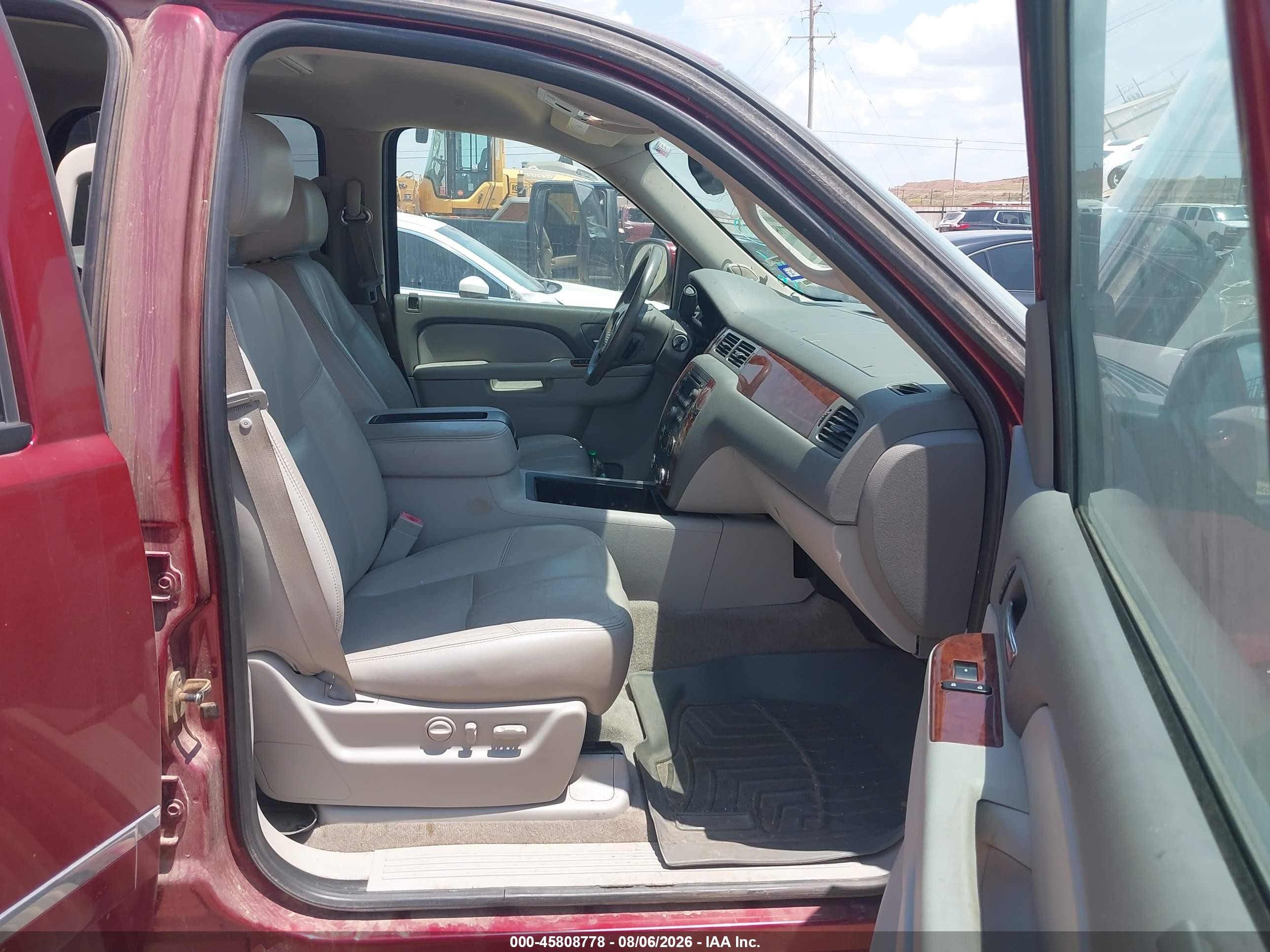 2011 Chevrolet Tahoe Lt Burgundy vin: 1GNSCBE01BR267352