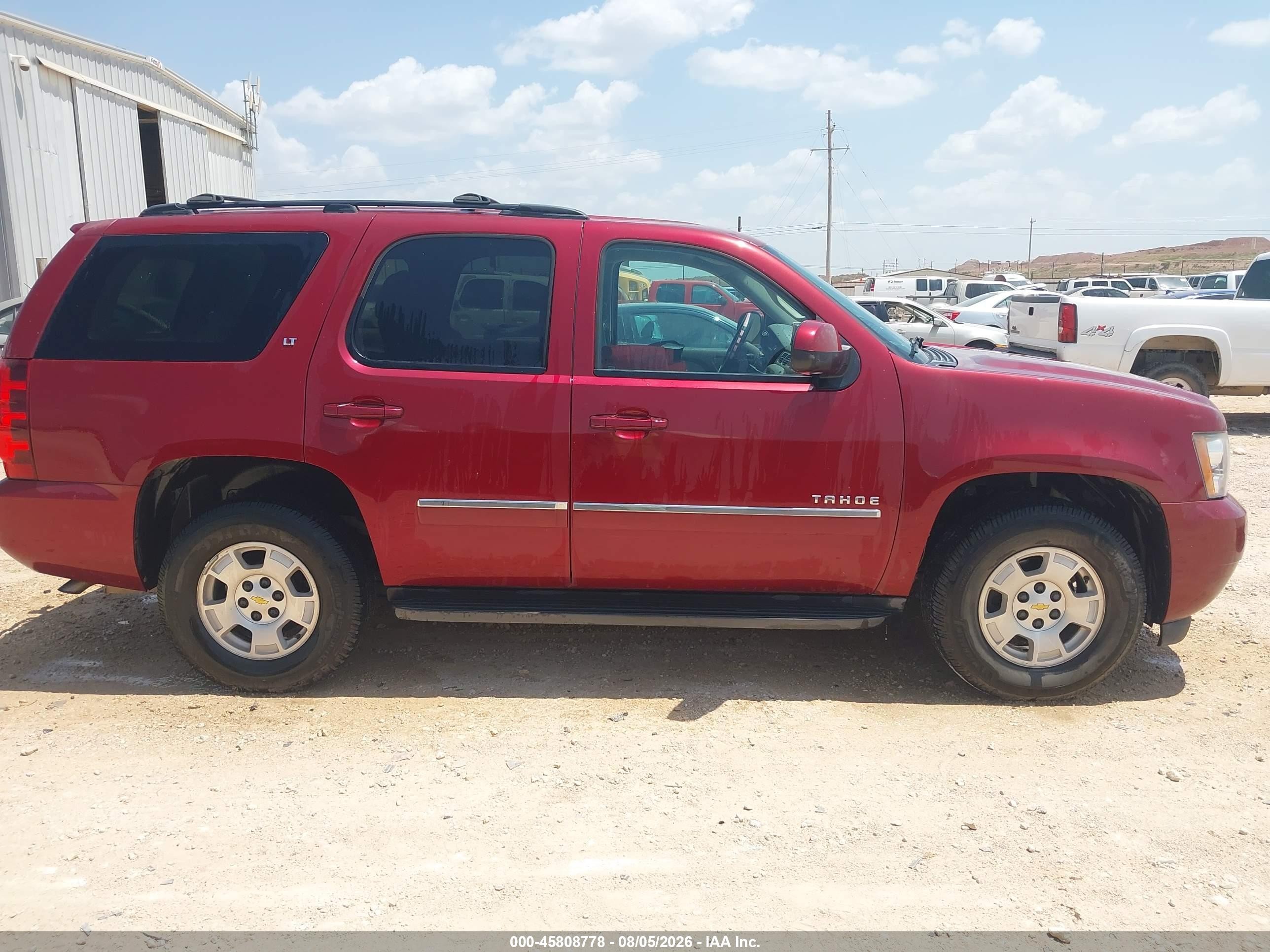 2011 Chevrolet Tahoe Lt Burgundy vin: 1GNSCBE01BR267352