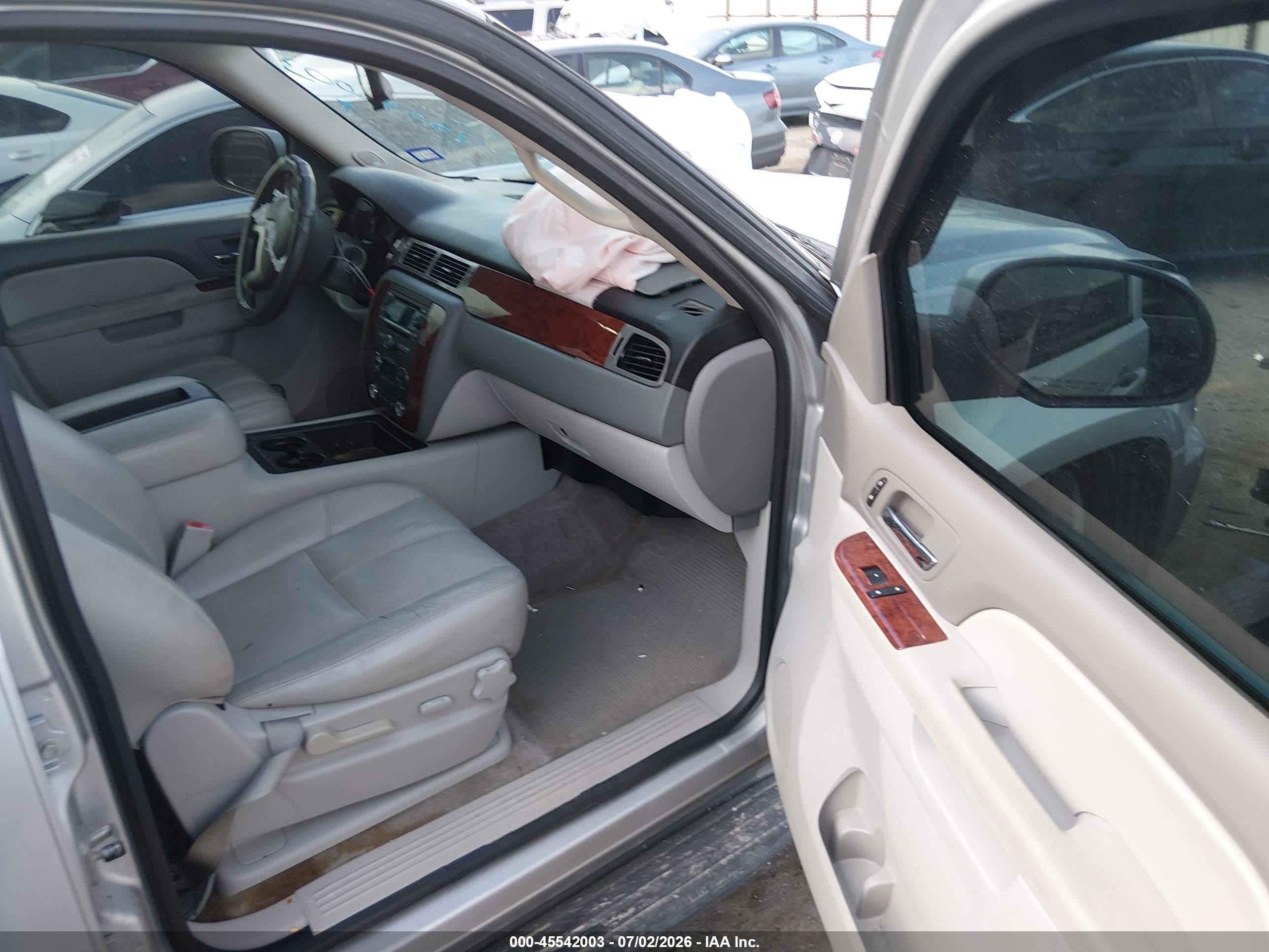 2012 Chevrolet Tahoe Lt Silver vin: 1GNSCBE01CR107022