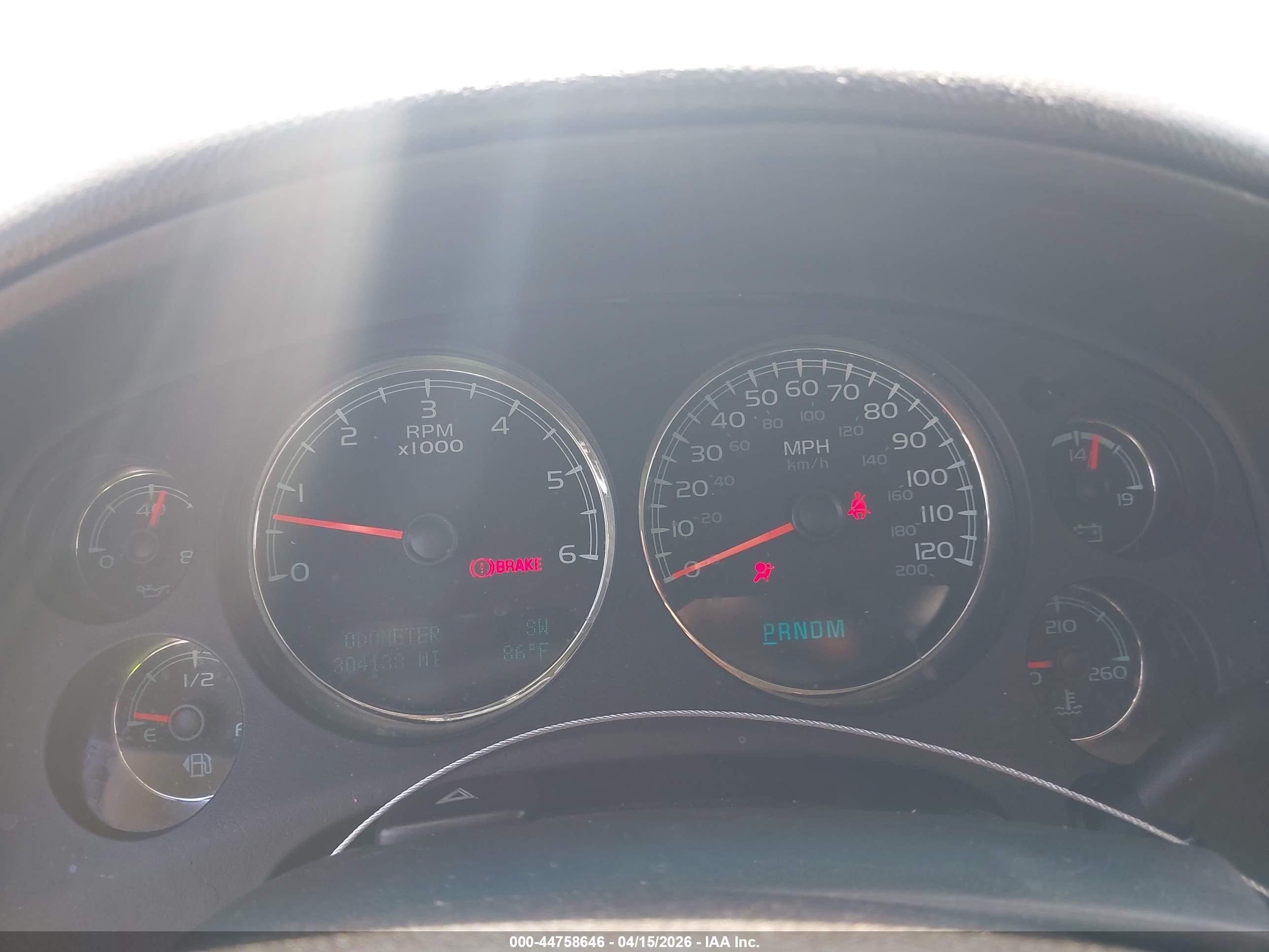 2012 Chevrolet Tahoe Lt Белый vin: 1GNSCBE01CR132650