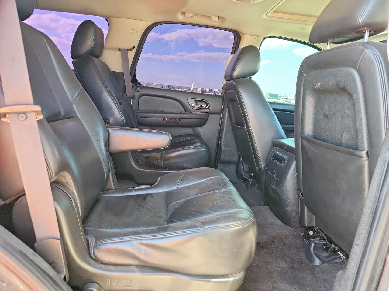 2013 Chevrolet Tahoe C1500 Lt Серый vin: 1GNSCBE01DR133427
