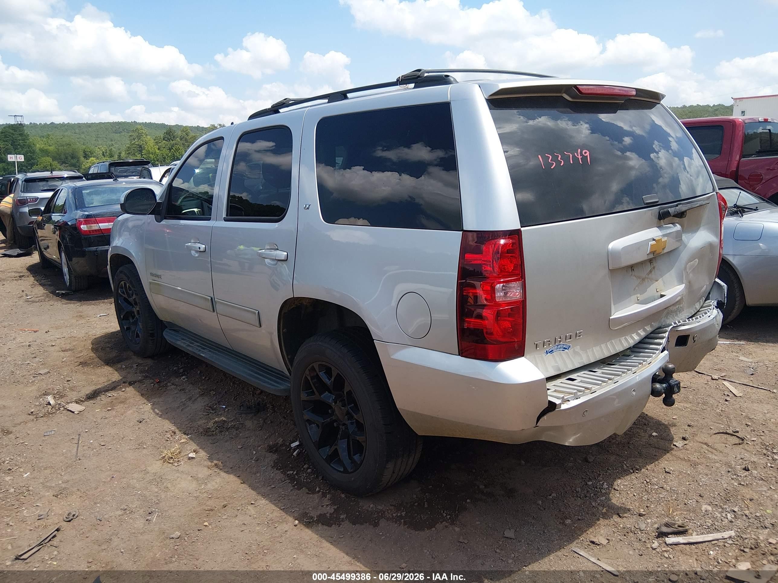 2013 Chevrolet Tahoe Lt Silver vin: 1GNSCBE01DR133749