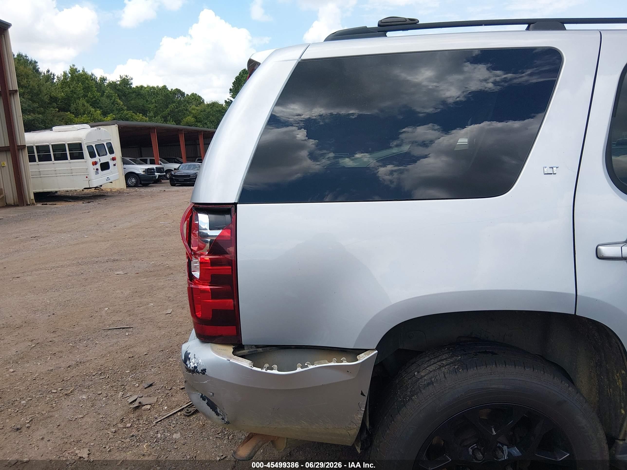 2013 Chevrolet Tahoe Lt Silver vin: 1GNSCBE01DR133749