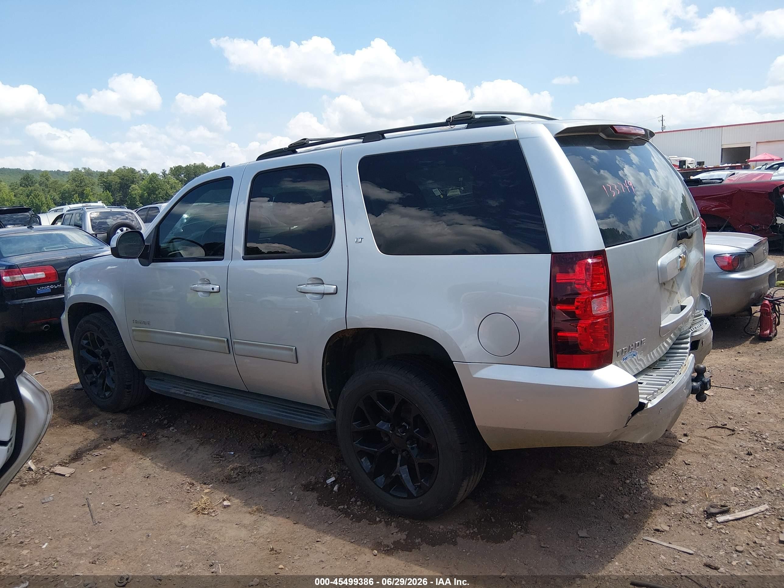 2013 Chevrolet Tahoe Lt Silver vin: 1GNSCBE01DR133749