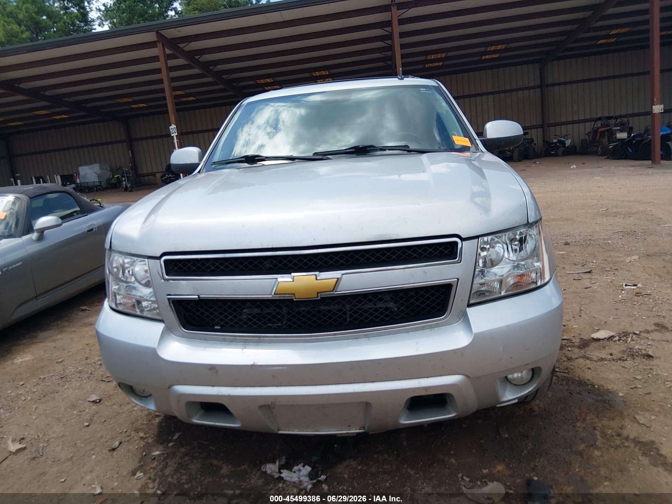 2013 Chevrolet Tahoe Lt Silver vin: 1GNSCBE01DR133749
