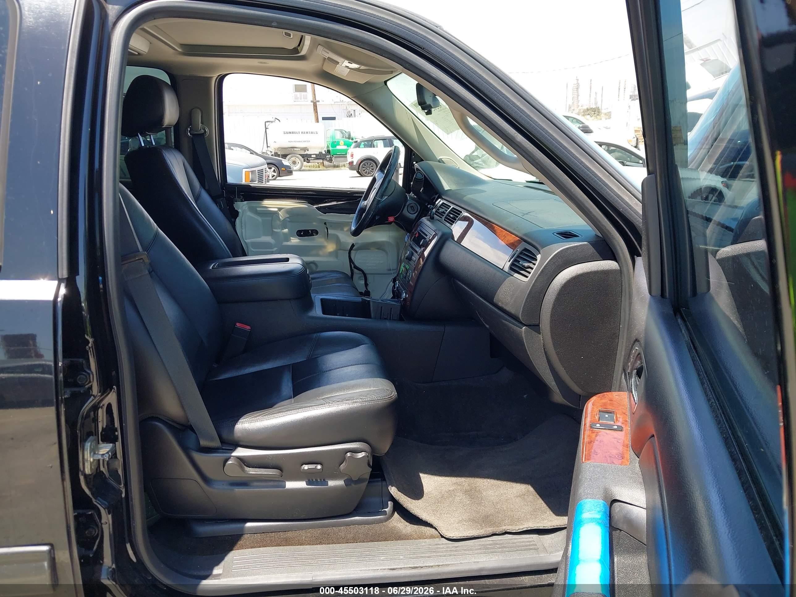 2013 Chevrolet Tahoe Lt Black vin: 1GNSCBE01DR150857