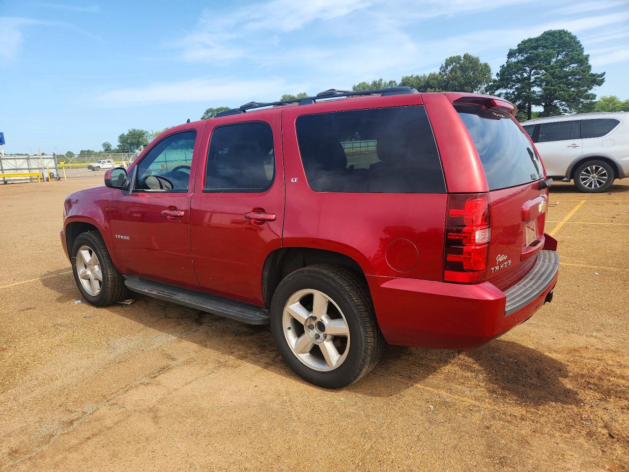 2013 Chevrolet Tahoe C1500 Lt Темно-бордовый vin: 1GNSCBE01DR244818