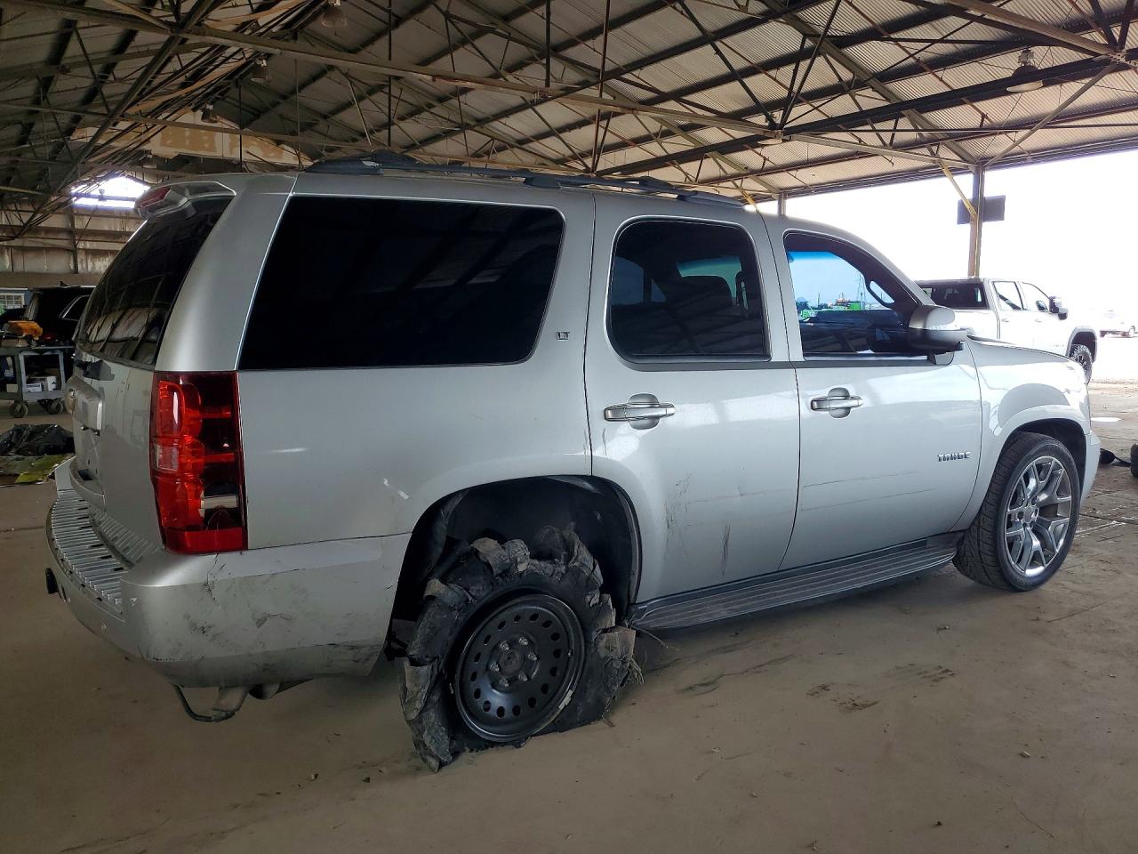 2013 Chevrolet Tahoe C1500 Lt Серебряный vin: 1GNSCBE01DR314110